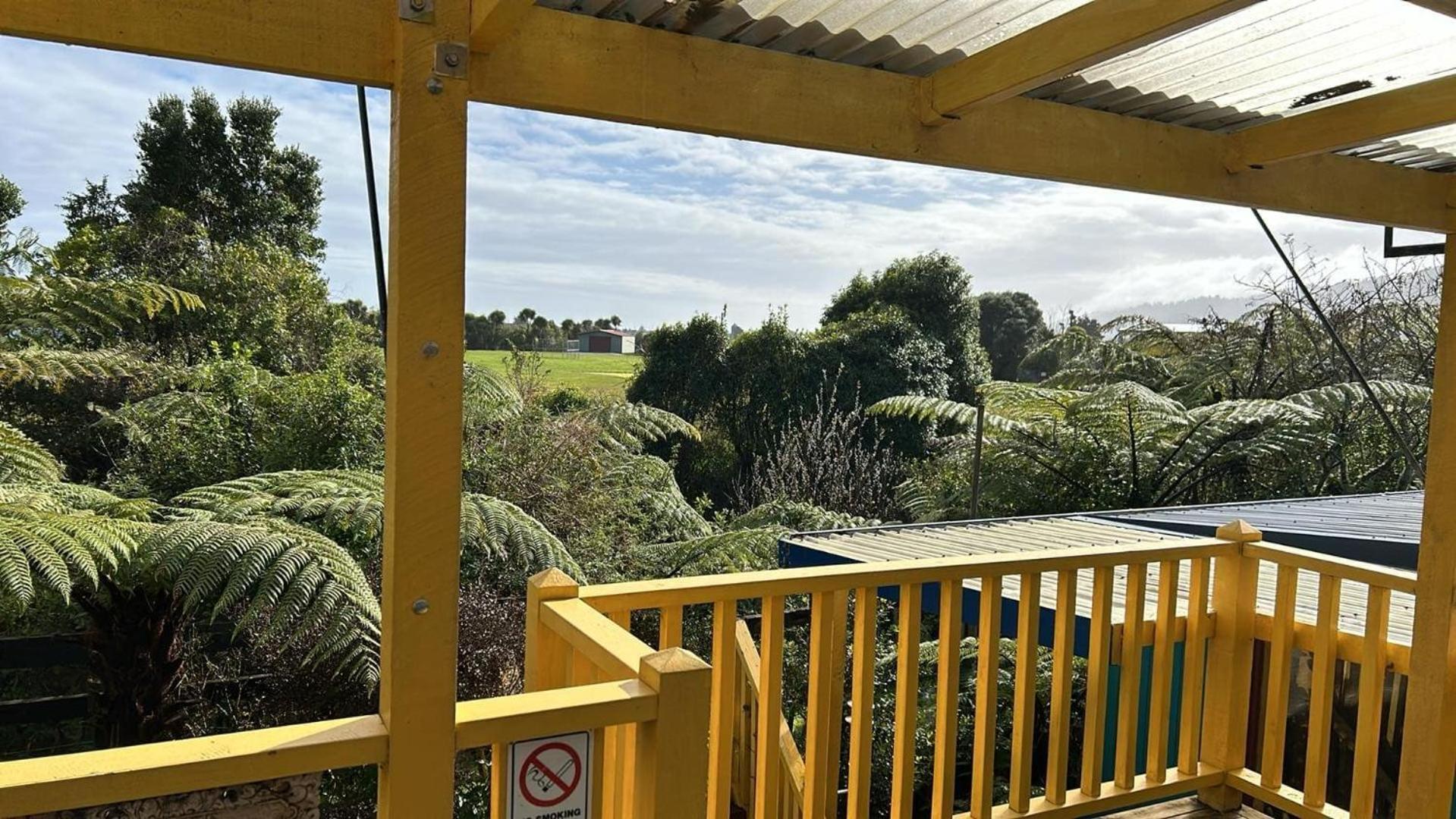 Global Village Travellers Lodge Greymouth Exterior foto The view from the lookout at the top of the lift