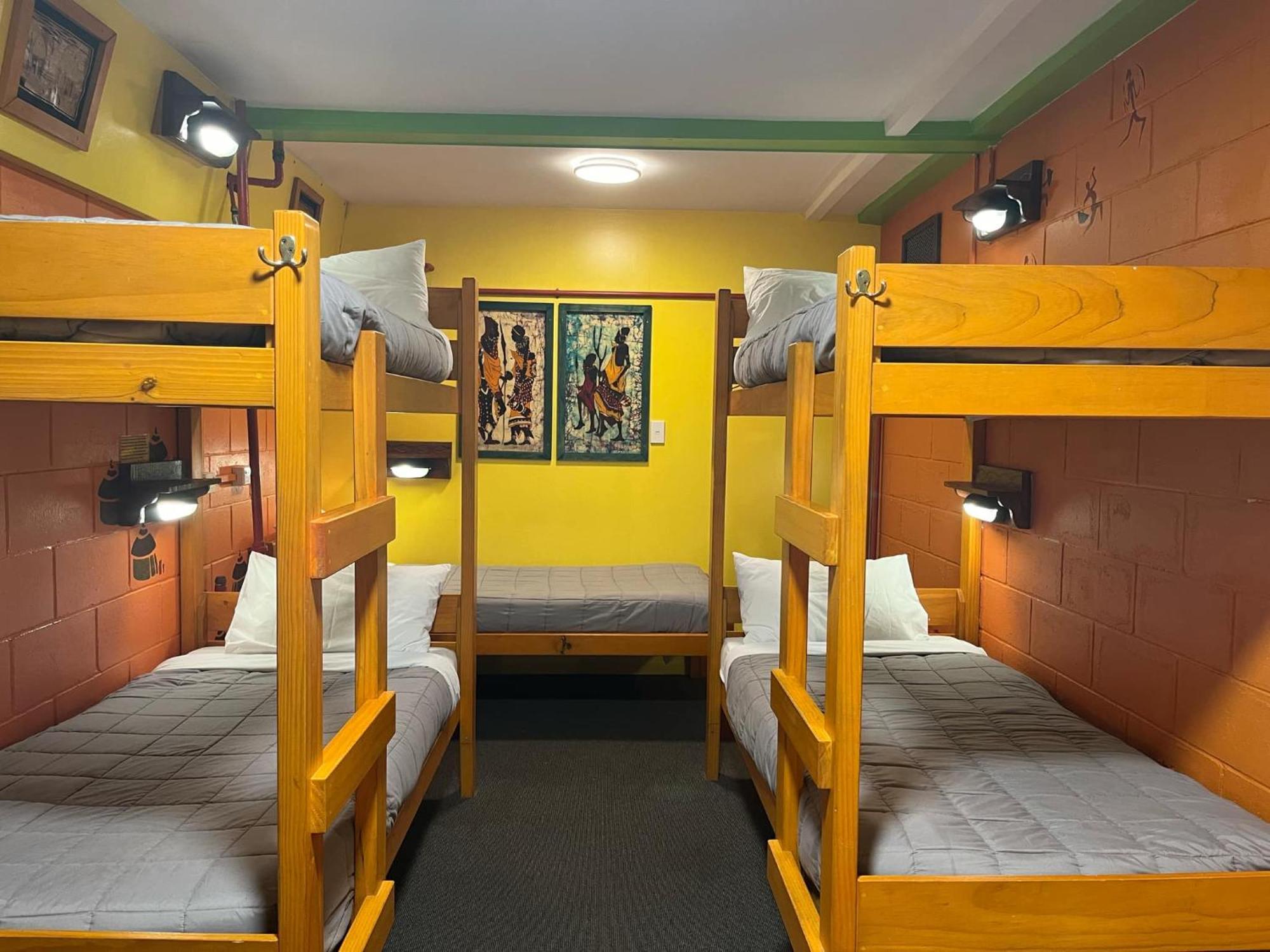 Global Village Travellers Lodge Greymouth Exterior foto A bunk room at a hostel in New Zealand