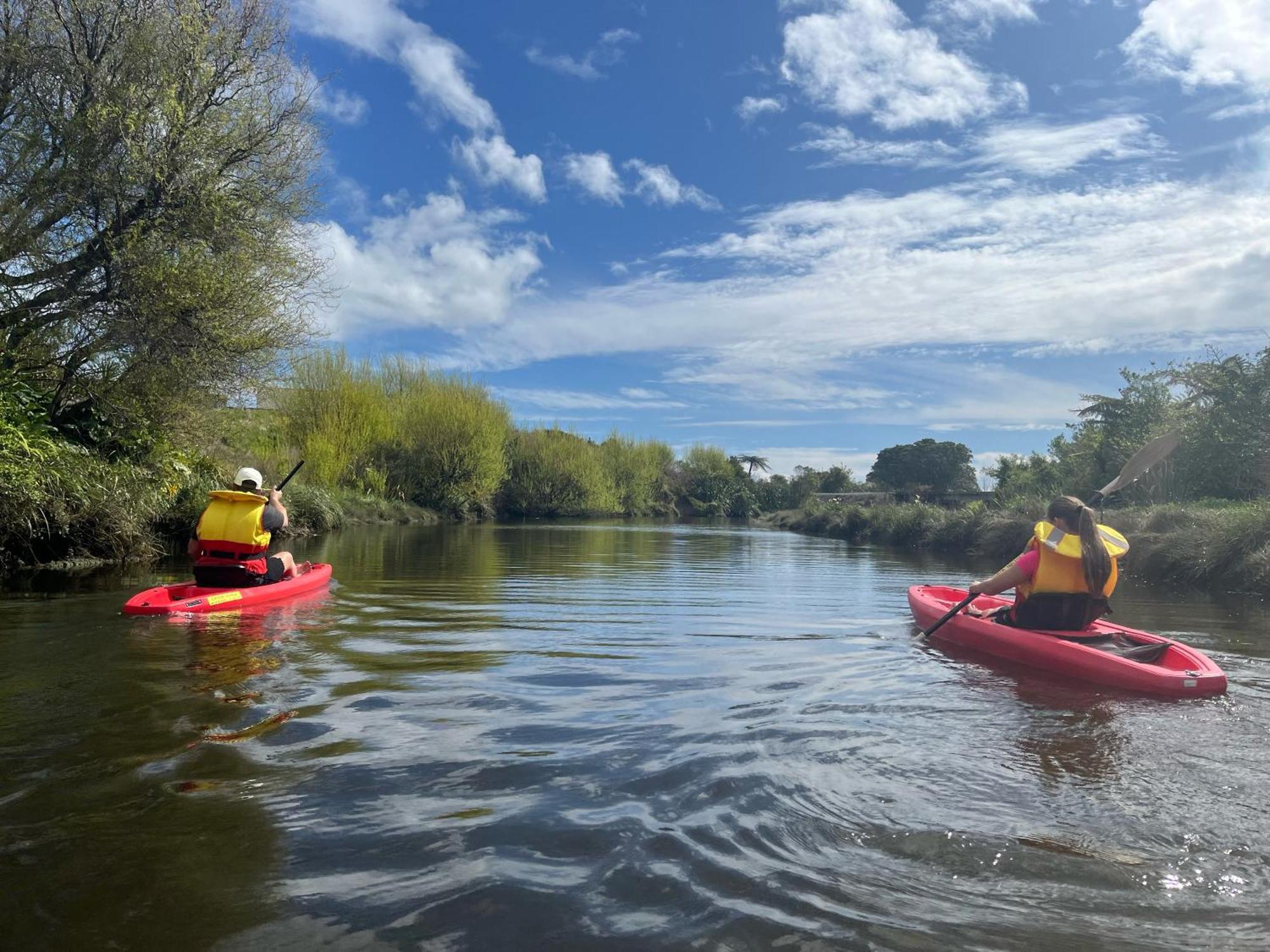 Global Village Travellers Lodge Greymouth Exterior foto Kayaking on the River Wye
