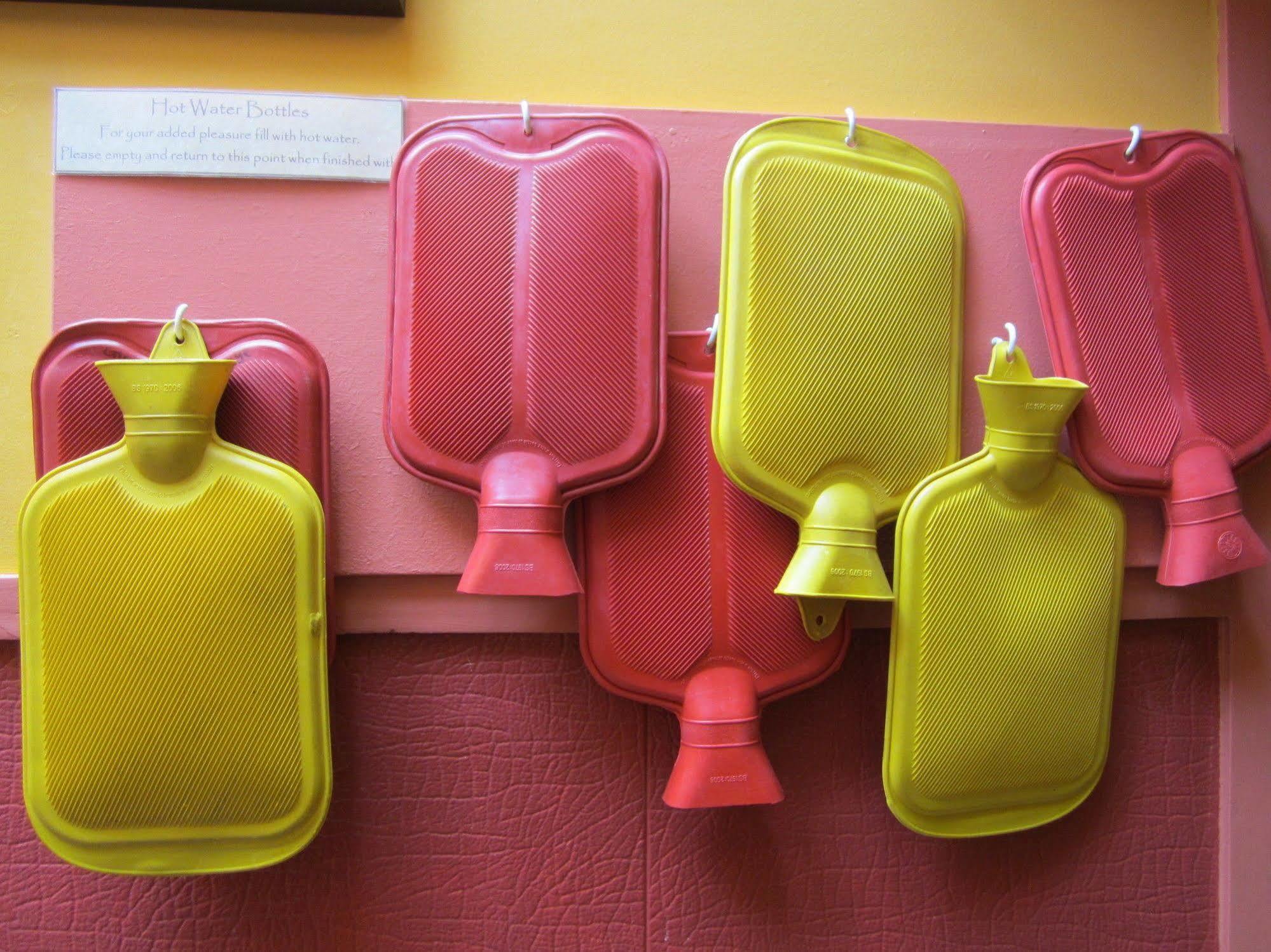 Global Village Travellers Lodge Greymouth Exterior foto Hot water bottles