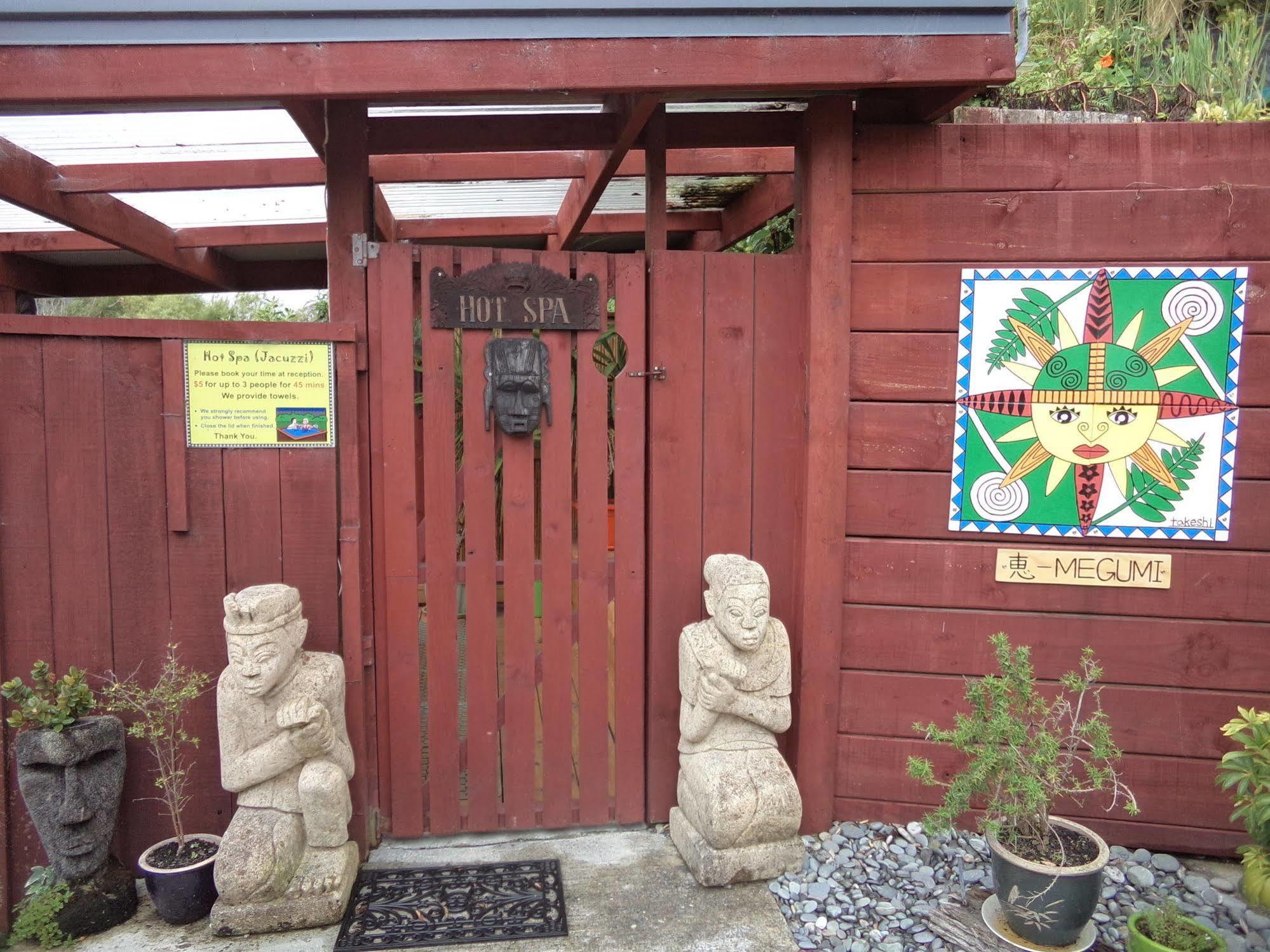 Global Village Travellers Lodge Greymouth Exterior foto The entrance to the museum