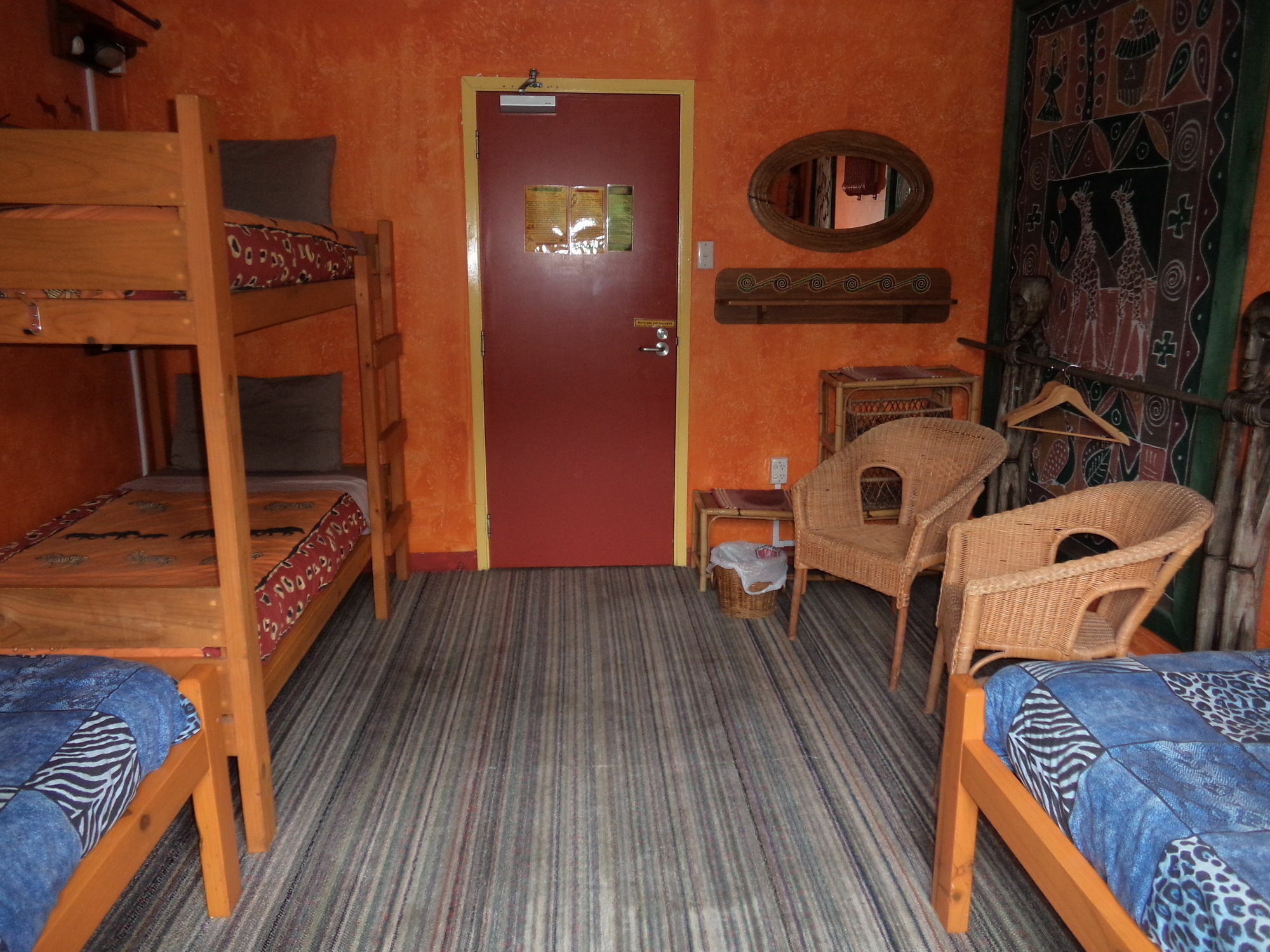 Global Village Travellers Lodge Greymouth Exterior foto A room at the hostel